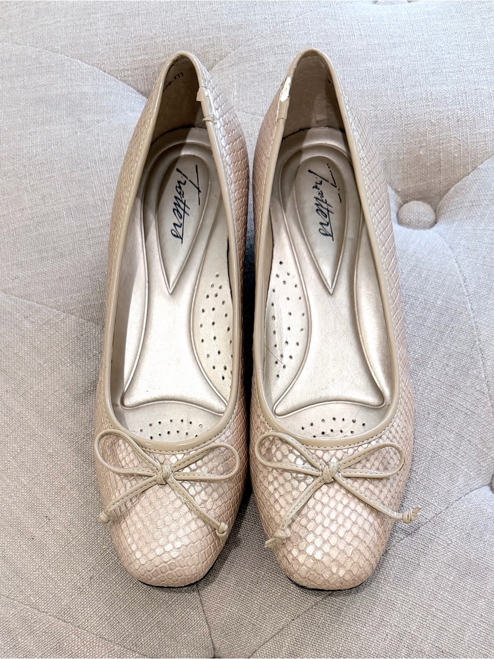Trotters Low Heel Pump